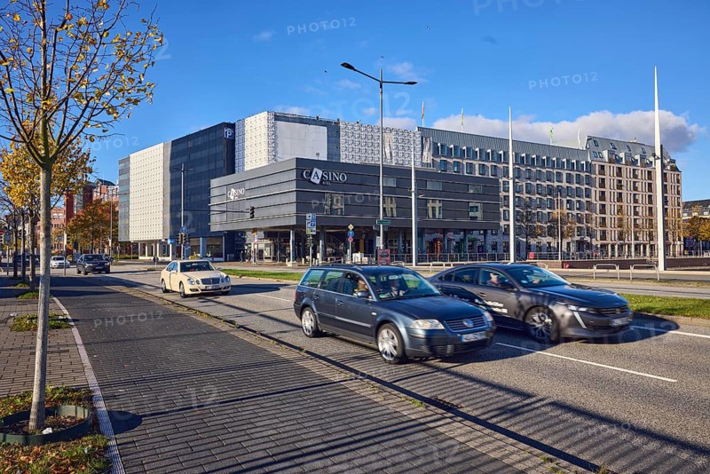 Casino, hotel, Accor Group, Adagio Access, ibis Styles, general development, commercial buildings, modern architecture, sidewalk, street, lantern, vehicles, motion blur, trees, autumn leaves, city trees, blue sky, cumulus clouds, Holstenbrücke, Kaistraße, Kiel, state capital, district-free city, Schleswig-Holstein, Germany
