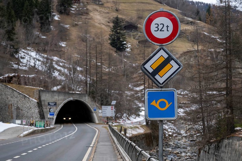 Bergpoststrasse traffic sign, end of main road, 32 tons, Goppenstein, Valais, Switzerland