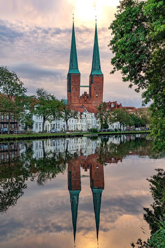 Old town with Lübeck Cathedral and Trave at dusk, Lübeck, Schleswig-Holstein, Germany