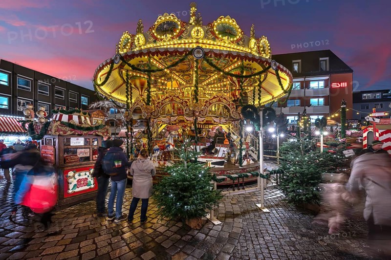 Nostalgic children's carousel at the children's Christmas market in the evening, Hans-Sachs-Platz, Nuremberg, Middle Franconia, Bavaria, Germany
