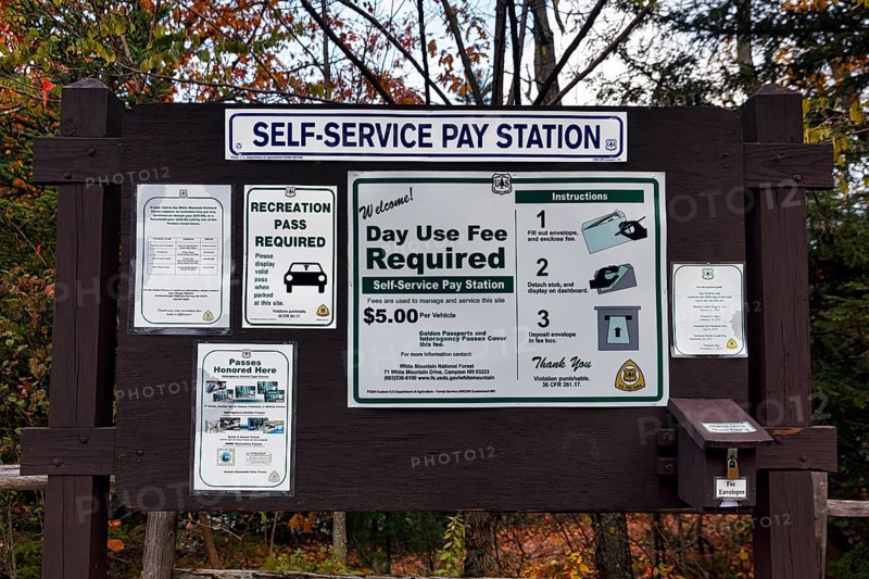 Information board with explanations, self-service, parking fees, payment station, Rocky Gorge near Albany, White Mountain National Forest, Kancamagus Highway, New Hampshire, New England, USA