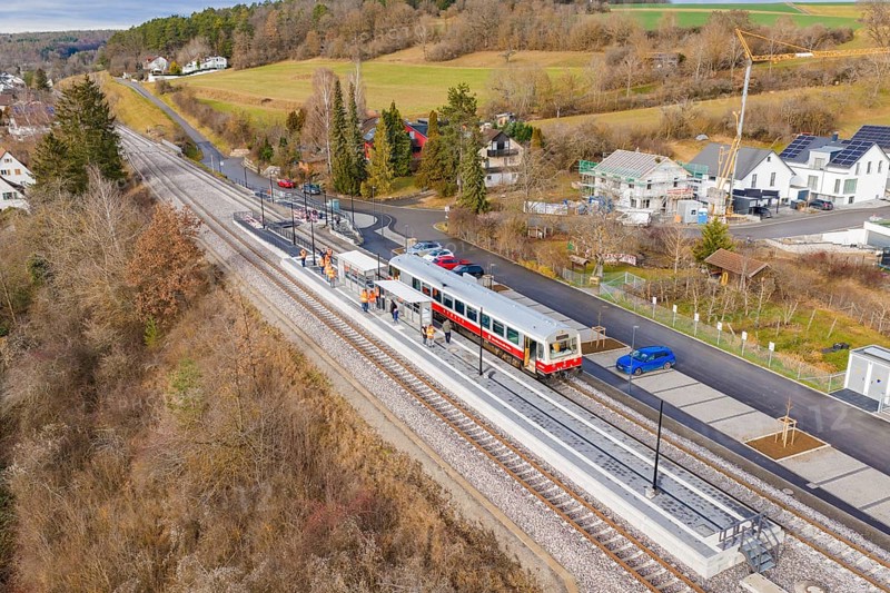 Small train on the platform in a rural area with houses and trees, historic event, first test run with a passenger train on the Hermann tracks, Hesse Railway since 1988, Ostelsheim, Calw district, Germany