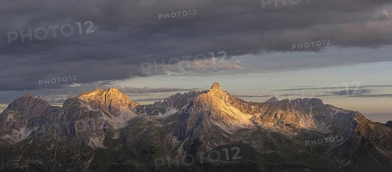 Sunrise on the Mindelheim via ferrata, a mountain range with the three sheep alpine heads up to the Fiderescharte, 2214 m, Allgäu Alps, Bavaria, Germany