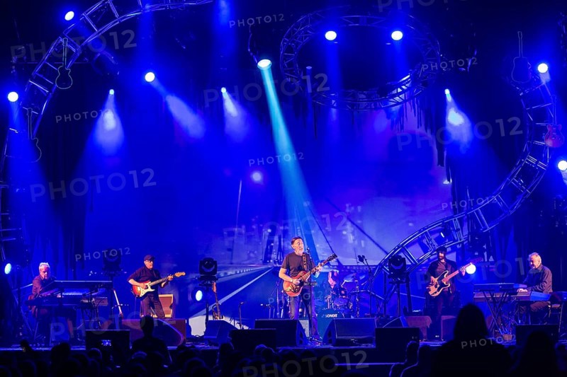 Chris Rea, singer and guitarist Christopher Anton Chris Rea live on Road Songs for Lovers tour at Berlin's Tempodrom on 30.10.2017