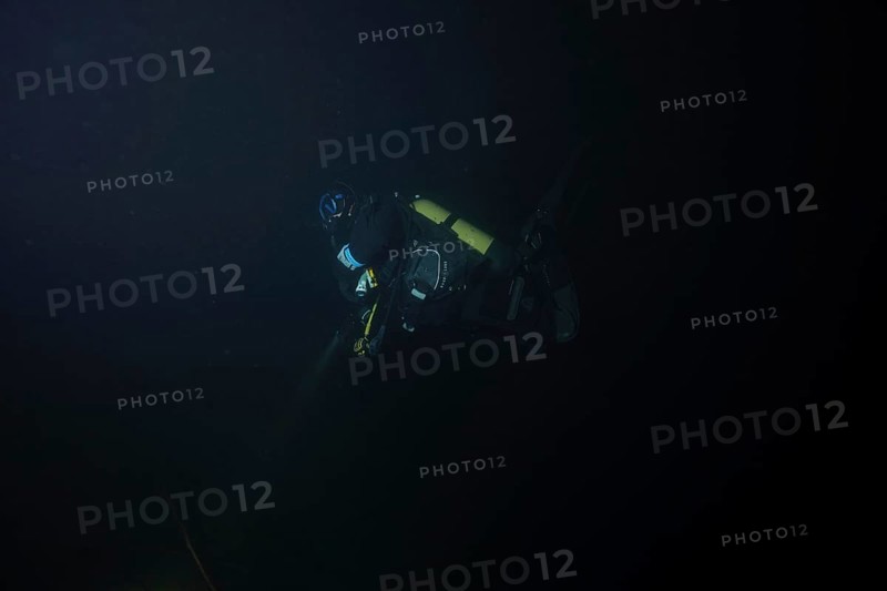 Divers at night in Lake Walen. Tauchplatz Känzeli, Mols, Canton of St. Gallen, Switzerland