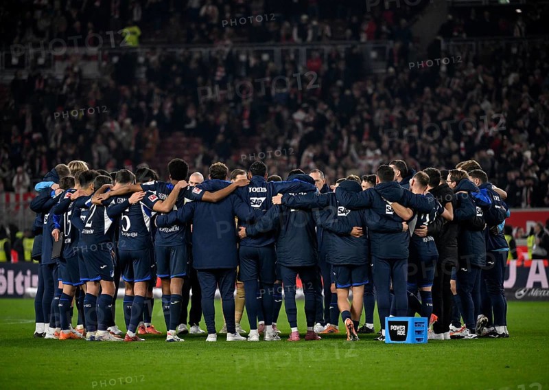 Team building, TSG 1899 Hoffenheim Circle of the team after the end of the game MHPArena, MHP Arena Stuttgart, Baden-Württemberg, Germany
