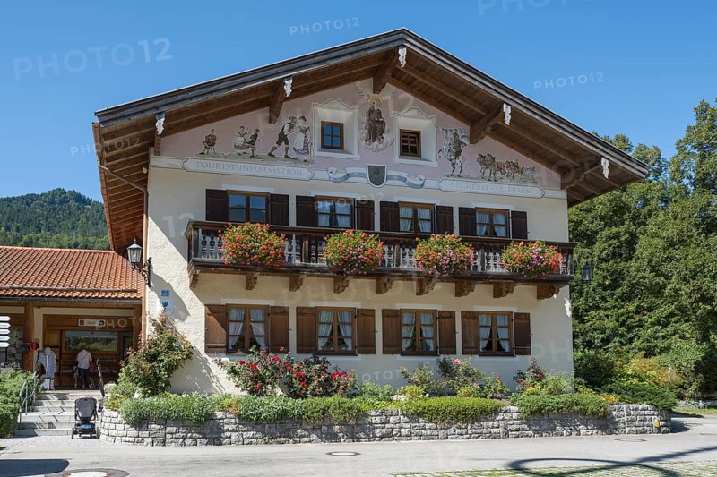 Tourist Information, Library, Town Hall, Typical Bavarian House with Flower Decorations, Kreuth, Tegernsee Valley, Upper Bavaria, Bavaria, Germany