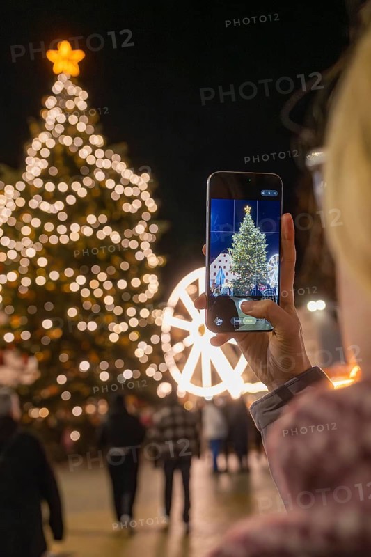 An illuminated tree at a Christmas market is captured with a smartphone, Weihnachtsmark Nagold, LandkreisCalw, Germany