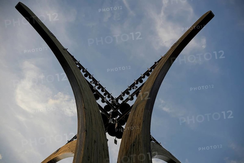 Wooden sculpture in front of the sky Winter War Memorial Winter War 1939-1940, Winter War Memorial, Suosalmi, Finland, EuropaKotiranta, Ala-Vuokki, Kainuu, Finland
