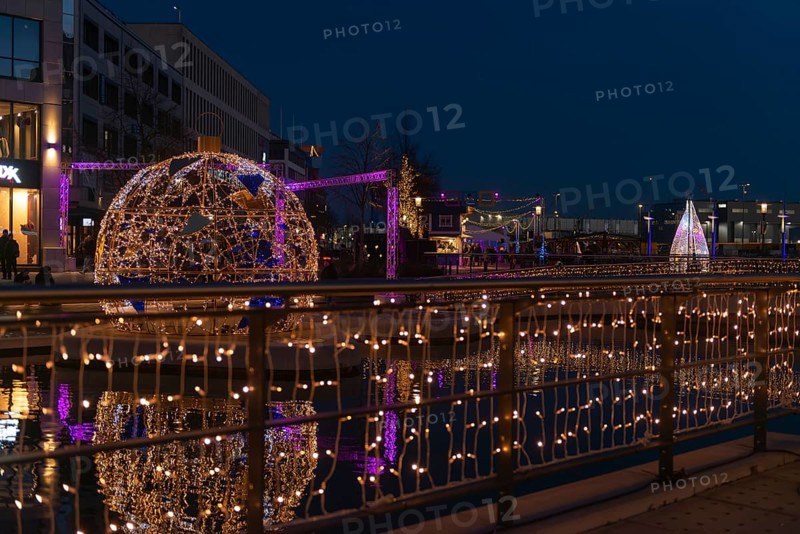 Christmas decoration in Kiel at the boat harbor, festive lighting, lights, Christmas ball, shops, evening, darkness, fairy lights, sailboat, shops, water reflection, Schleswig-Holstein, Germany