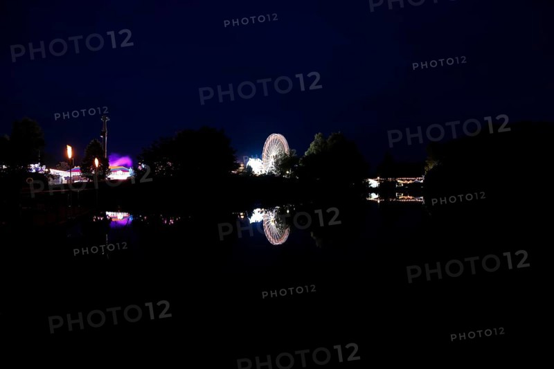 Fairground in Ulm Friedrichsau at night, folk festival, hustle and bustle, fair, Ferris wheel, amusement park, amusement attraction, ride, artificial light, darkness, reflection in natural lake, Ausee, Ferris wheel, Ulm, Baden-Württemberg, Germany