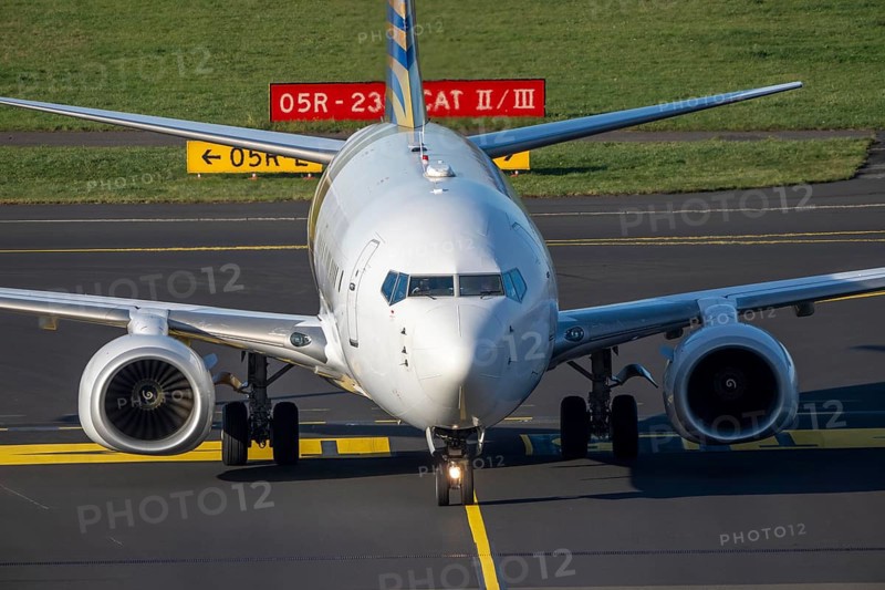 Boeing 737-700 BBJ, Royal Jet, airline from the United Arab Emirates based in Abu Dhabi, luxurious charter plane commutes between the UAE and Europe, Düsseldorf Airport, DUS