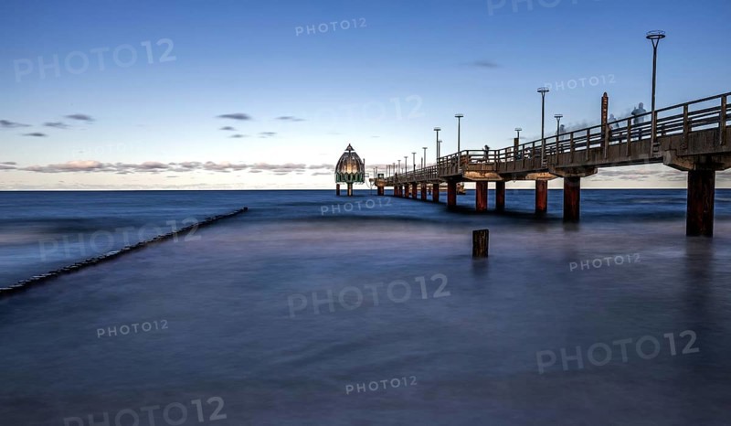 Groes and pier with diving gondola, long exposure, evening light, Zingst, Fischland-Darß-Zingst, Western Pomerania Lagoon Area National Park, Mecklenburg-Western Pomerania, Germany