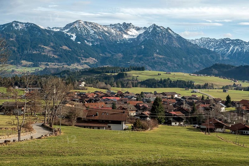 View of Bolsterlang and the Allgäu Alps, in the middle of Entschenkopf, Nebelhorn and Rubihorn, Oberstdorf, Oberallgäu, Allgäu, Bavaria, Germany