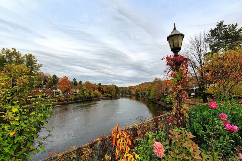 Flower Bridge, Bridge of Flowers, Bridge over Deerfield River, Gardens, Riverscape, Fall Leaves, Indian Summer, Mohawk Trail Scenic Road, Former Trade Route, Shelburne Falls, Massachusetts, New England, USA