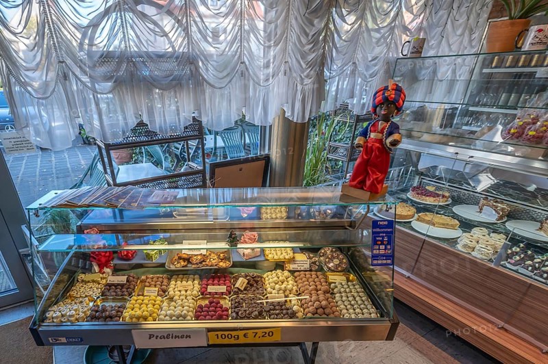 Showcases with homemade chocolates and cakes on the display case the trademark of the Sarotti company called Sarotti Mohr since 1918, today called Sarotti Magier, Nuremberg, Middle Franconia, Bavaria, Germany