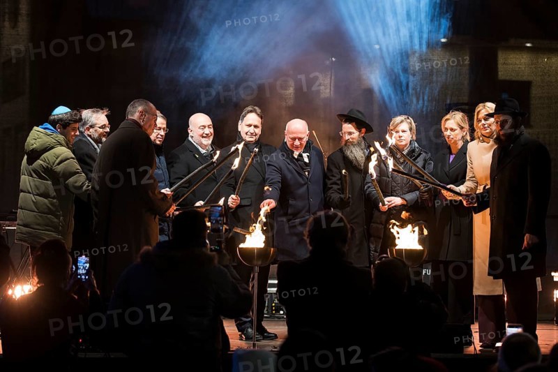 Karsten Dreinhöfer (Chairman of the Margot Friedländer Foundation), Kai Wegner (Governing Mayor of Berlin), Julia Klöckner (President of the German Bundestag) and Yehuda Teichtal (Rabbi of the Chabad-Lubavitch movement) light the fire together with other participants at the lighting of the 20th anniversary Hanukkah in front of the Brandenburg Gate, Berlin, 17 December 2025