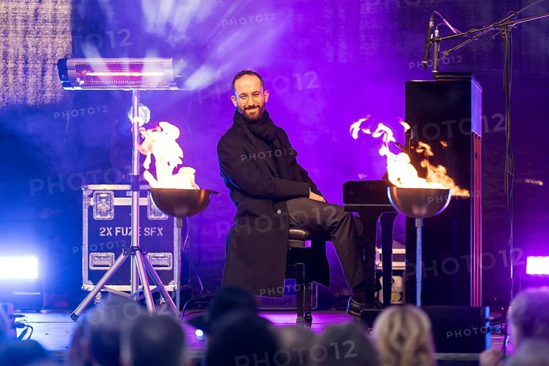 Igor Levit (pianist) plays the piano at the lighting of the 20th anniversary Hanukkah in front of the Brandenburg Tor, Berlin, 17.12.2025