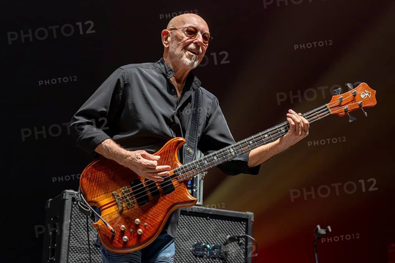Pete Agnew, bassist, founding member, NAZARETH, hard rock band, UK, Bending The Rules 2025 tour, live, 17.12.2025, Uber Eats Music Hall, Berlin, Germany < english> NAZARETH, hard rock band, UK, Bending The Rules 2025 tour, live, December 17th, 2025, Uber Eats Music Hall, Berlin, Germany
