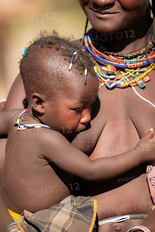 Woman, with baby tribe of Hakaona, also Havakona or Hakawona, near Opuwo, Kunene, Namibia