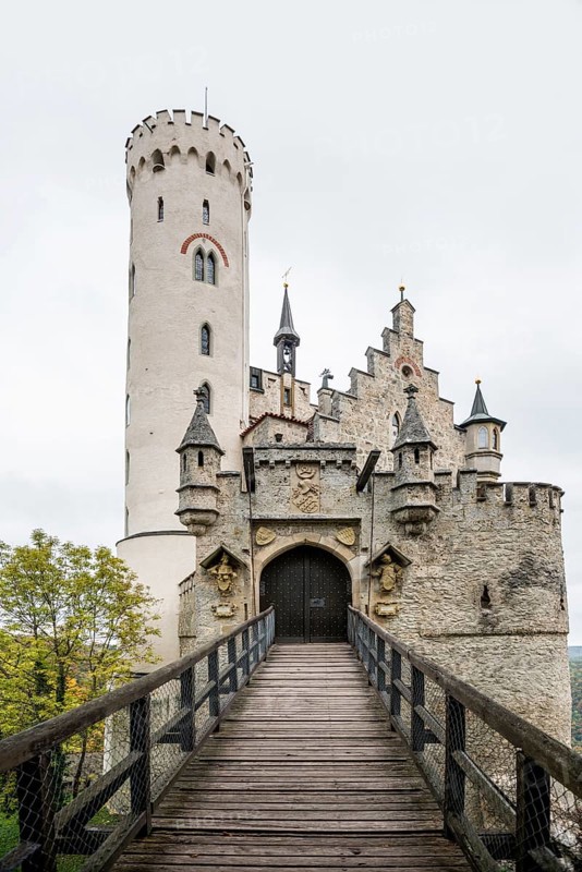 Castle and autumnal forest, Lichtenstein Castle, Honau, Echaz Valley, Swabian Jura, Baden-Württemberg, Germany