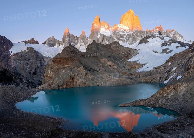 Laguna de los Tres, sunrise, alpine glow, glaciers and glaciers Lake de los Tres, mountains and peaks of Monte Fitz Roy, Cerro Chalten, Los Glaciares National Park, Patagonia, Santa Cruz Province, Argentina