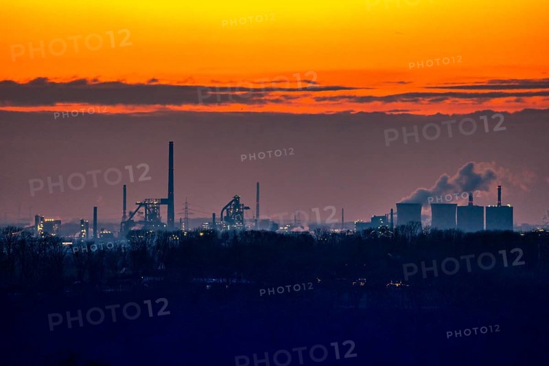 Die Hüttenwerk Krupp-Mannesmann, HKM, blast furnaces, coking plant and cooling towers gas power plant, North Rhine-Westphalia, Germany