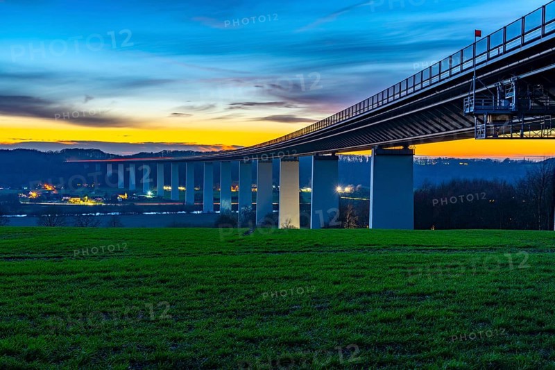 The Ruhr Valley Bridge, motorway bridge of the A52 motorway, across the Ruhr Valley near Mülheim-Mintard, connects Essen and Düsseldorf, North Rhine-Westphalia, Germany