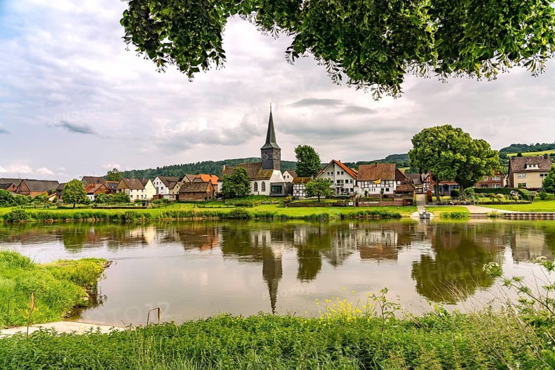 Heinsen, Church of St. Liborius and the Weser, Samtgemeinde Bodenwerder-Polle, Lower Saxony, Germany