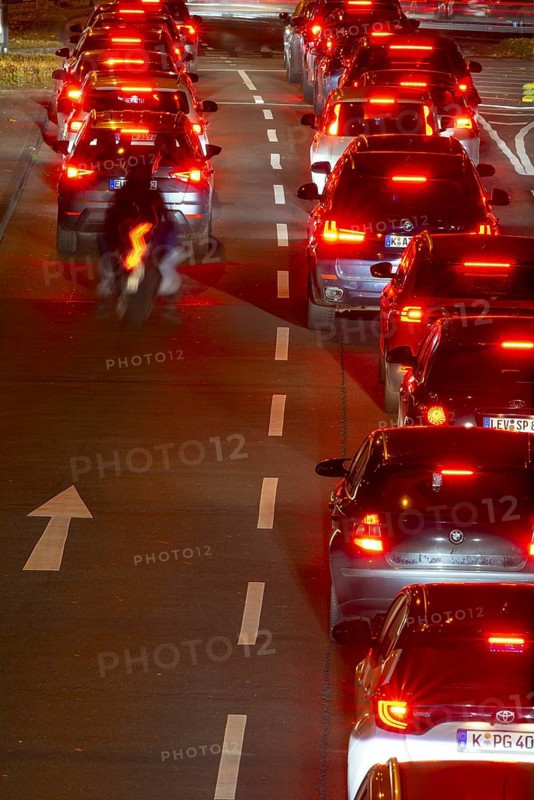 Rote Rückleuchten, Rush Hour, Rheinuferstraße, Cologne, Rhineland, North Rhine-Westphalia, Germany