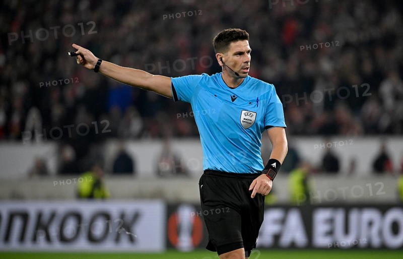 Referee Referee Marian Barbu (ROU) Gesture Gesture Europa League, MHPArena, MHP Arena Stuttgart, Baden-Württemberg, Germany