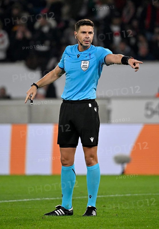 Referee Referee Marian Barbu (ROU) Gesture Gesture Europa League, MHPArena, MHP Arena Stuttgart, Baden-Württemberg, Germany