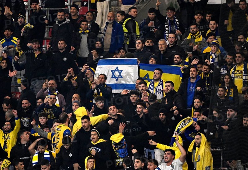 Fan block, fans of Maccabi Tel Aviv FC with Israel flag, national flag, Europa League, MHPArena, MHP Arena Stuttgart, Baden-Württemberg, Germany