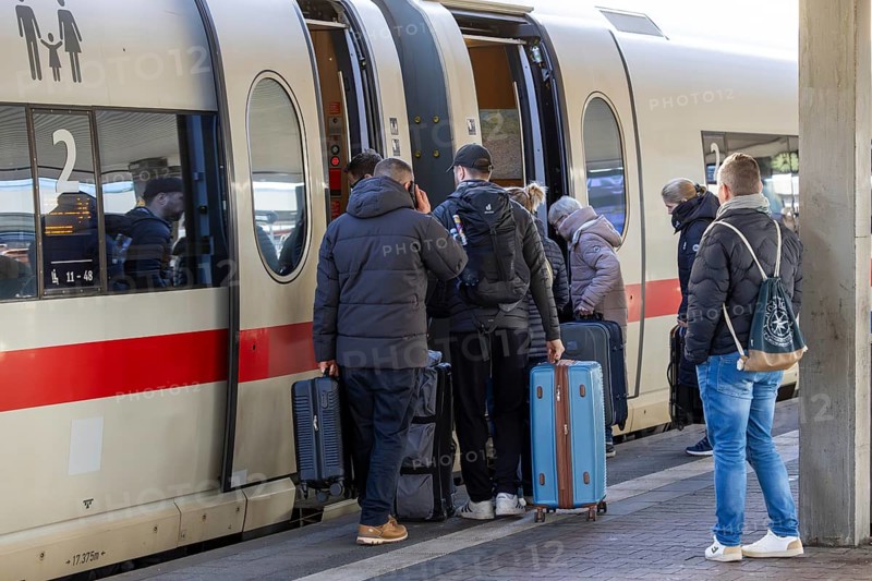 Stop ICE at Mannheim Central Station with incoming passengers