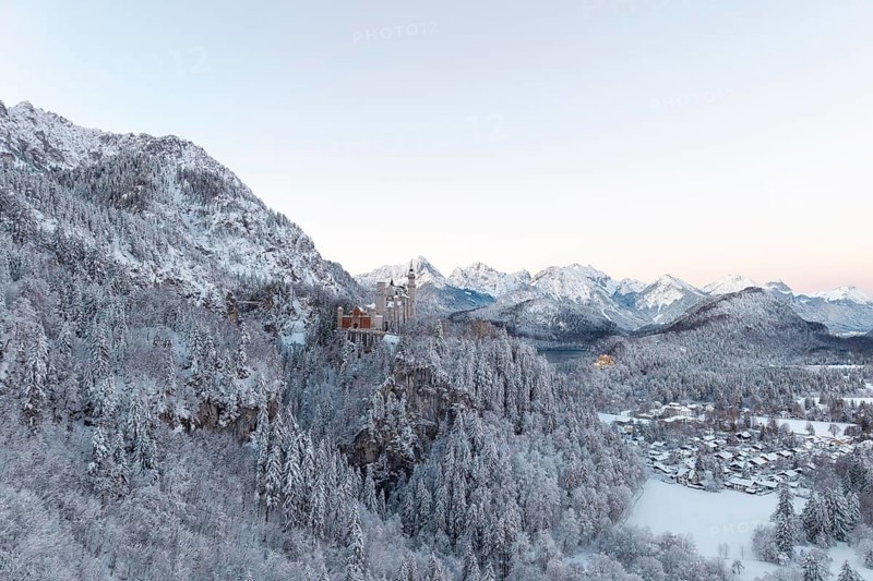 Neuschwanstein Castle is surrounded by snowy mountain scenery, Schwangau near Füssen, Ostallgäu, Allgäu, Bavaria, Germany