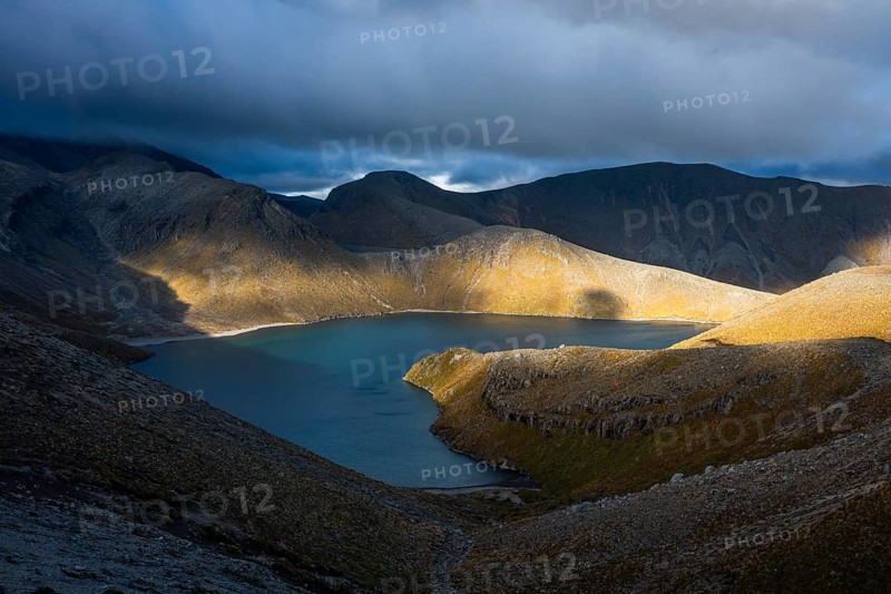 View to Upper Tama Lake, Tama Lake Walk (Tama Lakes Track), evening light, golden hour, Tongariro National Park, North Island, New Zealand