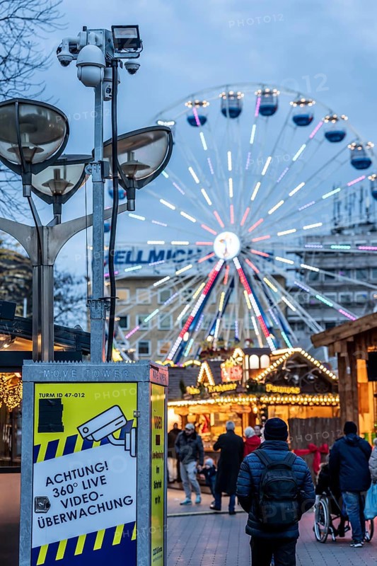 Video surveillance at the Christmas market in downtown Duisburg, Königstraße, by a private security company on behalf of the city, the police are notified of relevant events, North Rhine-Westphalia, Germany