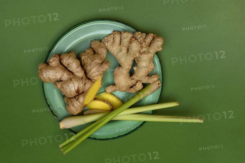 Ginger tubers and lemongrass on plate, Zingiber officinale, Cymbopogon citratus