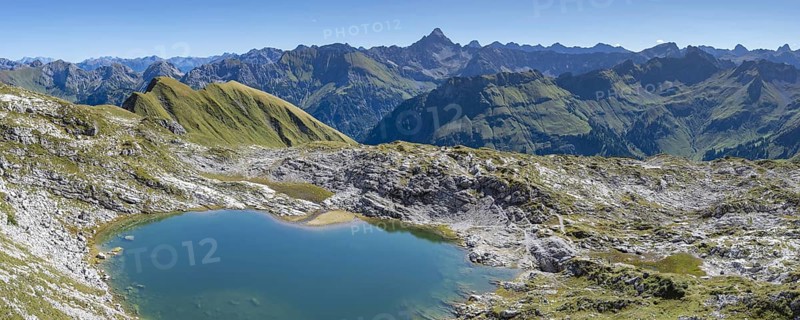 Mountain panorama over Laufbichlsee, behind it the Hochvogel, 2592m, Allgäu Alps, Allgäu, Bavaria, Germany