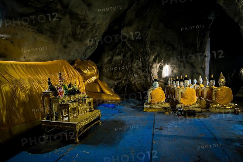 Cave with Buddha Statues, Tham Phra Non, Reclining Buddha Cave, Wat Ao Noi, Prachuap Khiri Khan, Prachuap Khiri Khan Province, Central Thailand, Thailand