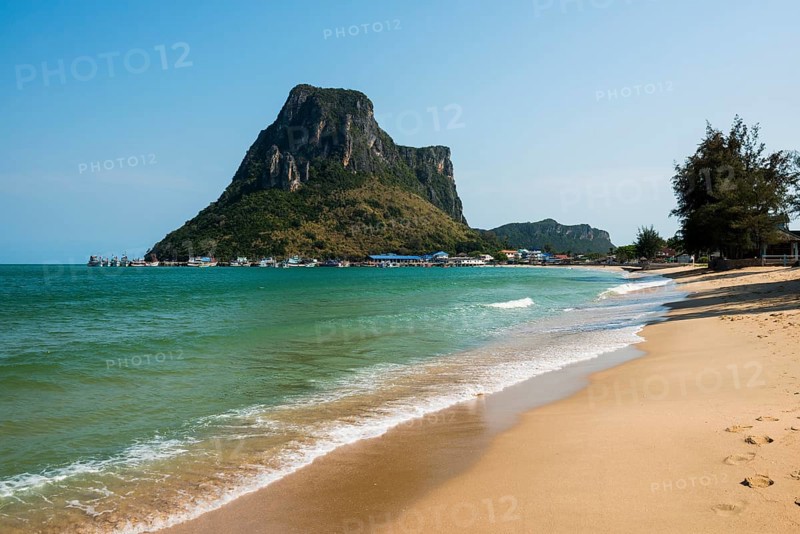 Lonely beach, Ao Noi Beach, Prachuap Khiri Khan, Prachuap Khiri Khan Province, Central Thailand, Thailand