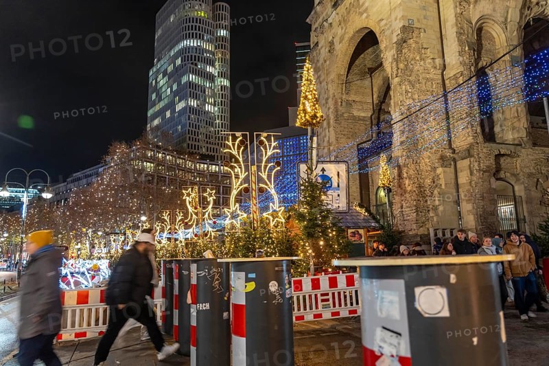 Rampage barriers, vehicle barriers, at the Christmas market on Breitscheidplatz, at the Memorial Church, Christmas decoration, light decoration, in Berlin, Germany