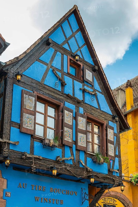 Colourful historic houses in the old town of Riquewihr, Ellsass