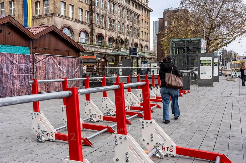 Christmas market in Essen, secured by a mobile anti-terrorist lock, modular, movable barrier against car and truck shooting, are opened or closed by a security guard as required, model Herner Truck Lock, HTS, on Willy-Brandt-Platz, in Essen, North Rhine-Westphalia, Germany