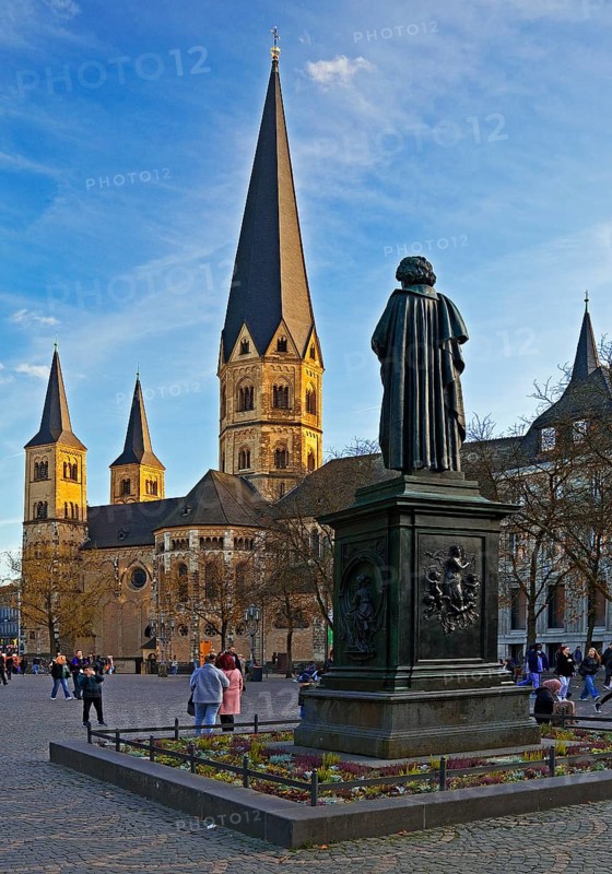 Münsterplatz with the Beethoven Memorial and Bonn Minster, Bonn, North Rhine-Westphalia, Germany