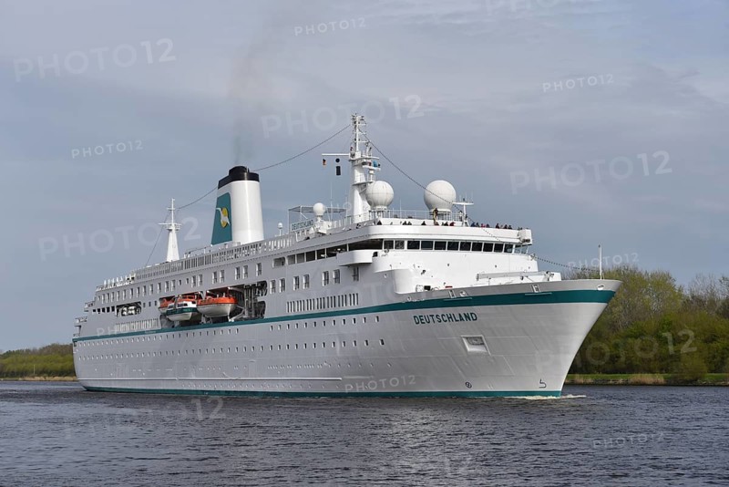 MS Deutschland sails in the Kiel Canal, NOK, Kiel Canal, Kiel Canal, Schleswig-Holstein, Germany