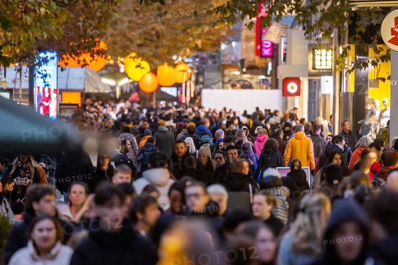 Stuttgart glows in 2025. Long shopping night in the city center. Light installations and other attractions attracted crowds of visitors. The campaign was organized by the Stuttgart City Initiative (CIS) . Stuttgart, Baden-Württemberg, Germany
