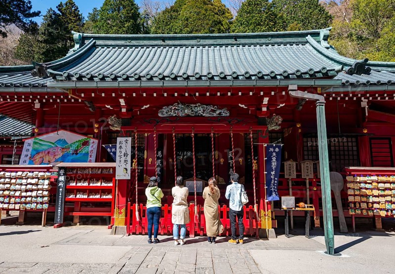 Worshippers at Shinto Shrine, Hakone Shrine, Hakone, Japan