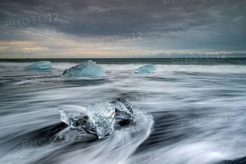 Beach with waves, ice formations, Diamont Beach, Jökulsarlon, Iceland