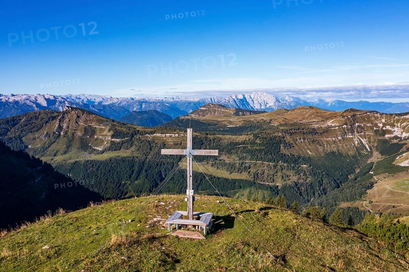 Summit Cross, Hoher Zinken, Postalm, Osterhorn Group, Salzkammergut, Province of Salzburg, Austria